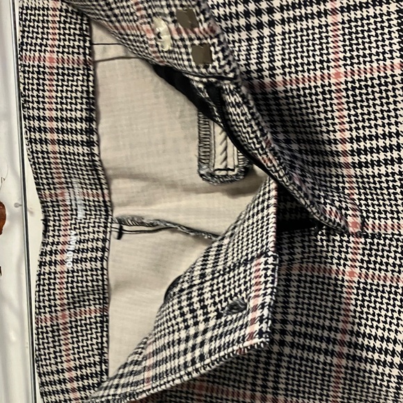 Like new. Old Navy sz 14. Waist 30”-31” inseam cropped in is 26”. Real pkts in - Picture 6 of 11